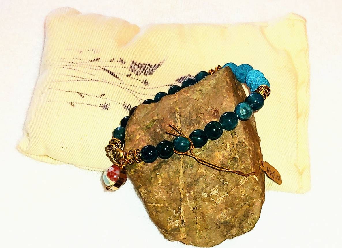 GEMSTONE CHAKRA BALANCING 8mm bracelet, Apatite gemstone, Blue Throat Chakra, balancing, healing and clearing stone